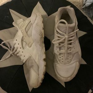 White Nike Huarache